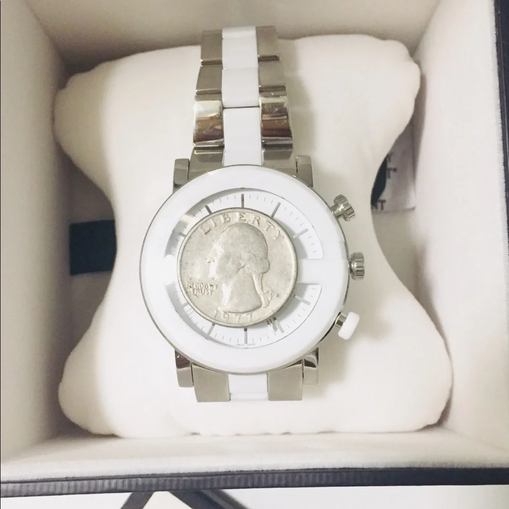 Gucci Silver and White Women's Watch - Picture 8 of 8